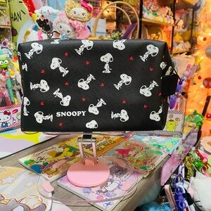 Snoopy makeup bag